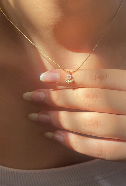 Minimal Tulip Necklace