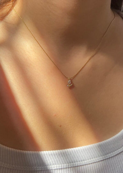 Minimal Tulip Necklace