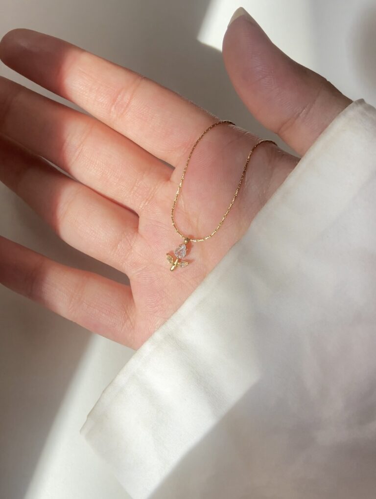 Minimal Tulip Necklace