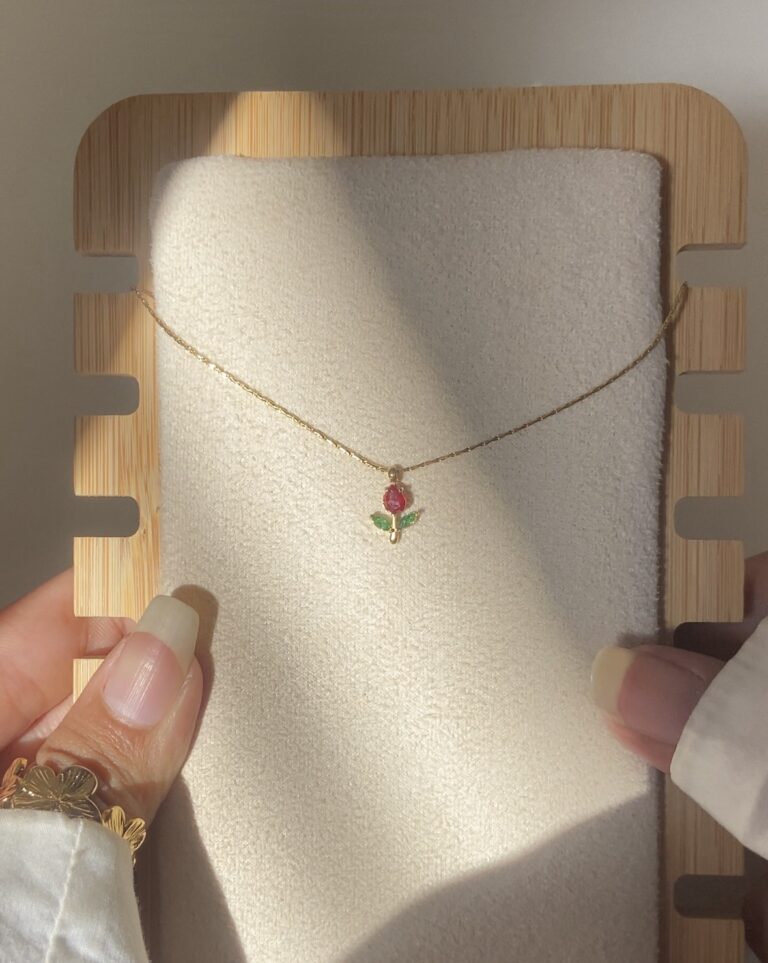 Minimal Tulip Necklace
